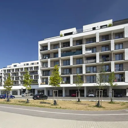 Bright With Private Parking Garage Apartmán *