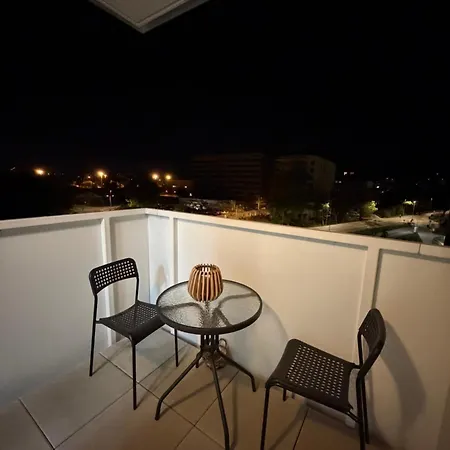 Bright With Private Parking Garage * Raca